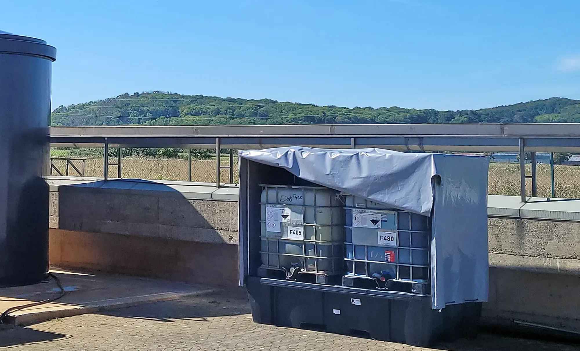 Austausch provisorische Dosieranlage, IBC-Behälter mit Auffangwanne