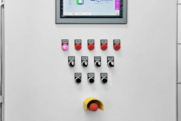 Elektro Schaltschrank einer Fällmittel Lager- und Dosierstation