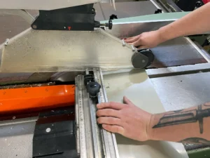 Arbeiten mit der Formatkreissäge