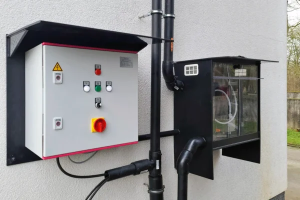 Steuerung und Kunststoffarbeiten für einen neuen Lagerbehälter